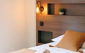 Appart'Hotel Le Corot - Acces Autonome - Saint-Junien Centre