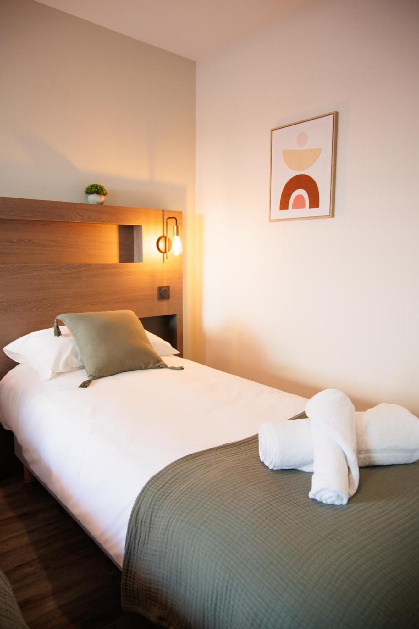 Appart'Hotel Le Corot - Acces Autonome - Saint-Junien Centre Extérieur photo