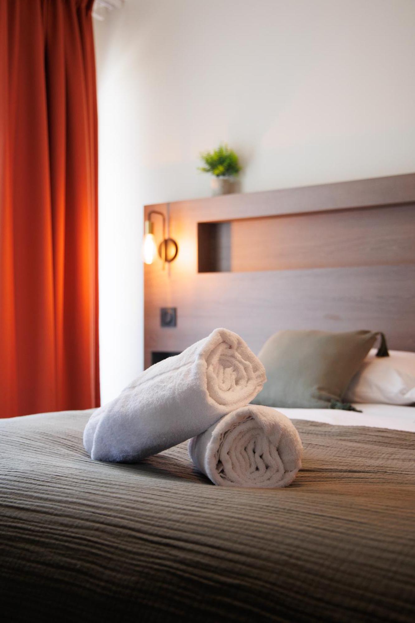 Appart'Hotel Le Corot - Acces Autonome - Saint-Junien Centre Extérieur photo